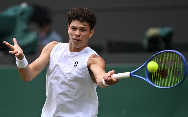 Бен Шелтън и Алекс де Минор се класираха за финалния турнир на АТП след победи в Париж