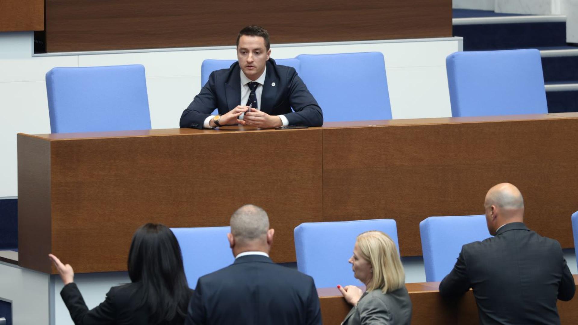 Преди депутатите да преминат към второто четене на промени в