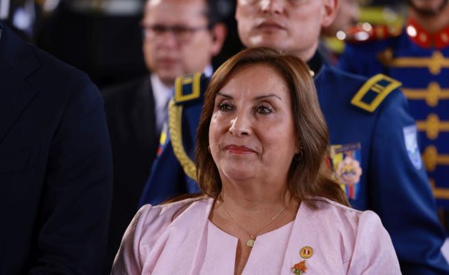 Президентката на Перу Дина Буларте си удвоява заплатата при одобрение от едва 4%