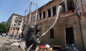 Двама загинали и 11 ранени при руска атака с дронове край Харков