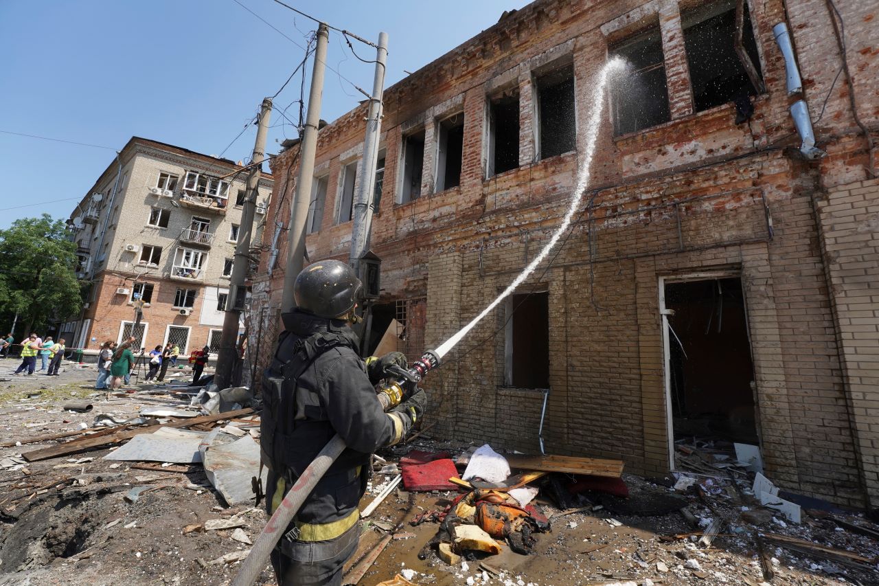 Руски удари по Чернигов оставиха хиляди без електричество