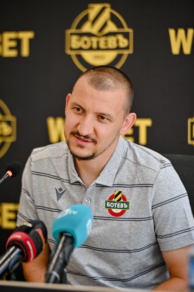 Пресконференция на Тодор Неделев след завръщането му в Ботев Пловдив1