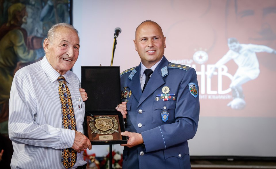 Димитър Пенев на 801