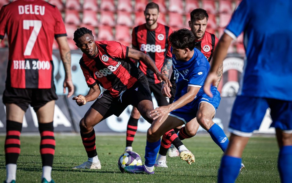 Локомотив София Апоел Петах Тиква1