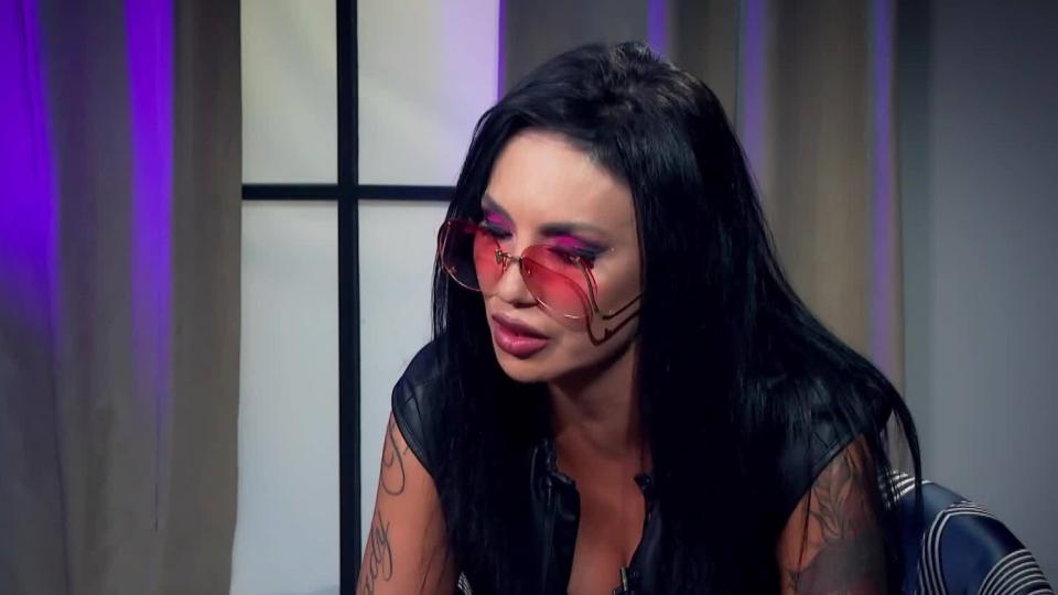 Кариерата ѝ е белязана от скандали и опити да бъде