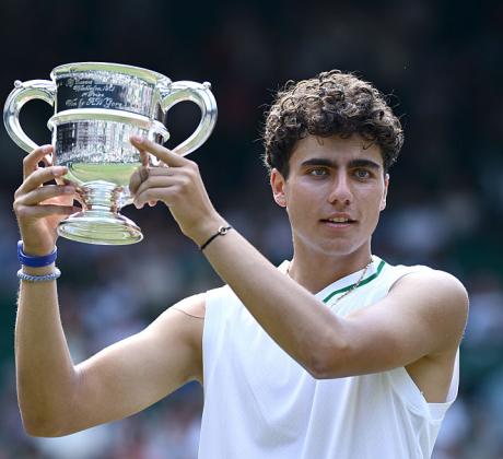 На 16 години повечето тийнейджъри се колебаят между ученето за