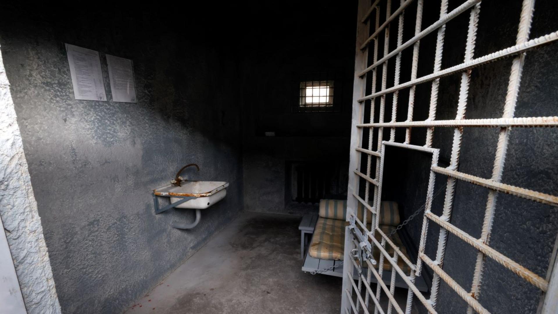 Млад мъж избягал от френски затвор скрит в торба за