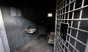 Затворници прокопаха дупка в стената, но полицията осуети плана им за бягство