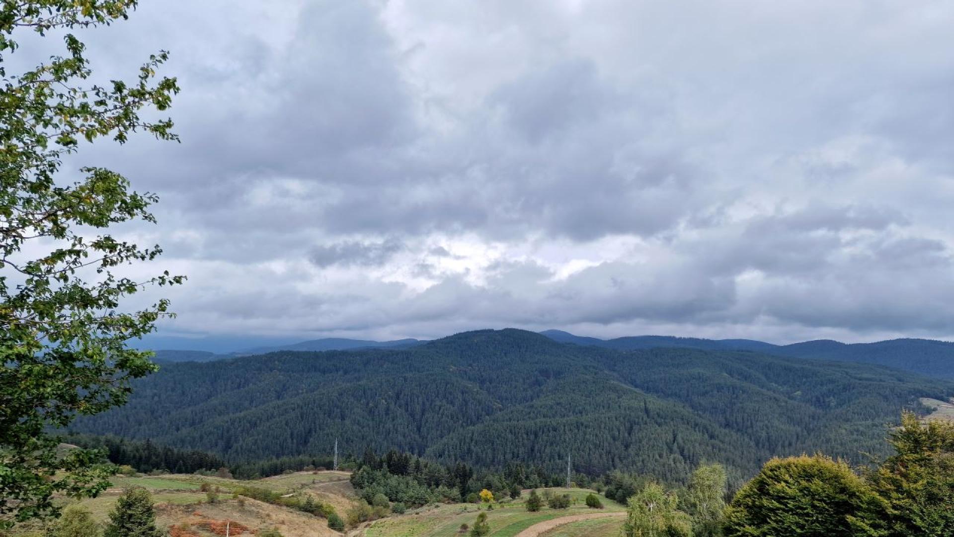 Червеникъв на цвят обект с неизвестен произход е паднал в