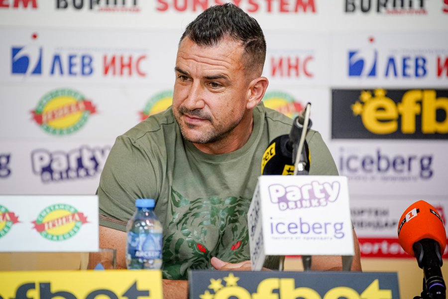 Пресконференция на Иван Стоянов1