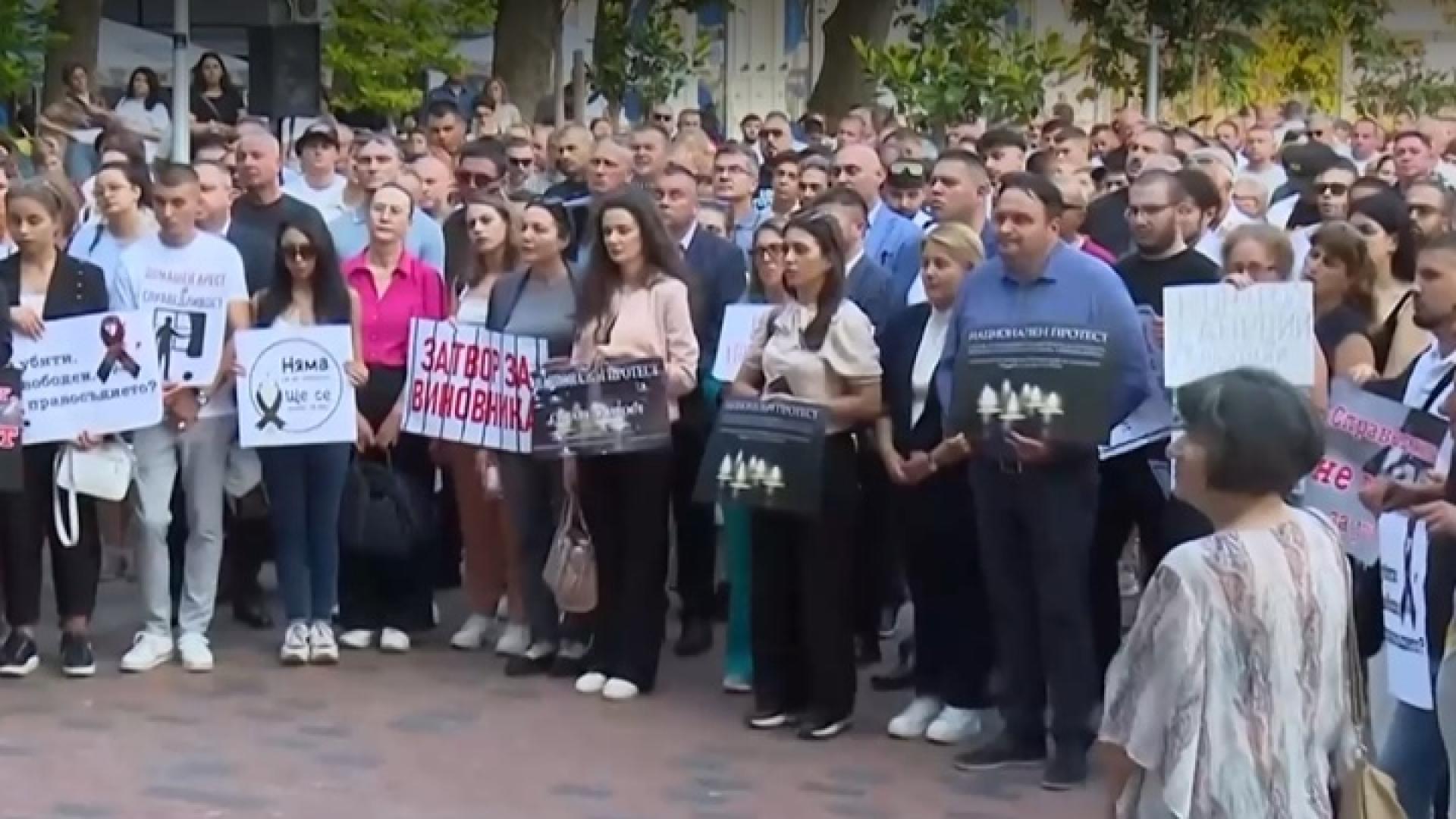 Протест във Варна след катастрофата в Разград при която загинаха