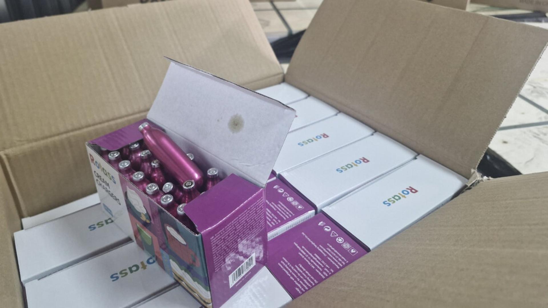 Столични полицаи задържаха над 120 000 единици райски газ за