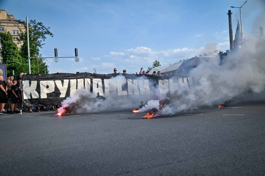 Фенове на Локомотив Пловдив с протест срещу собственика Христо Крушарски1