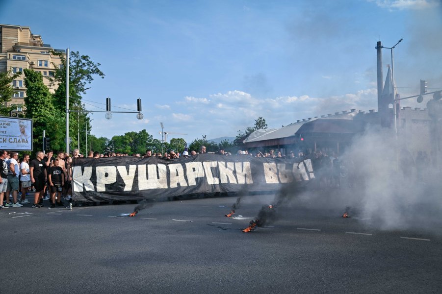 Фенове на Локомотив Пловдив с протест срещу собственика Христо Крушарски1