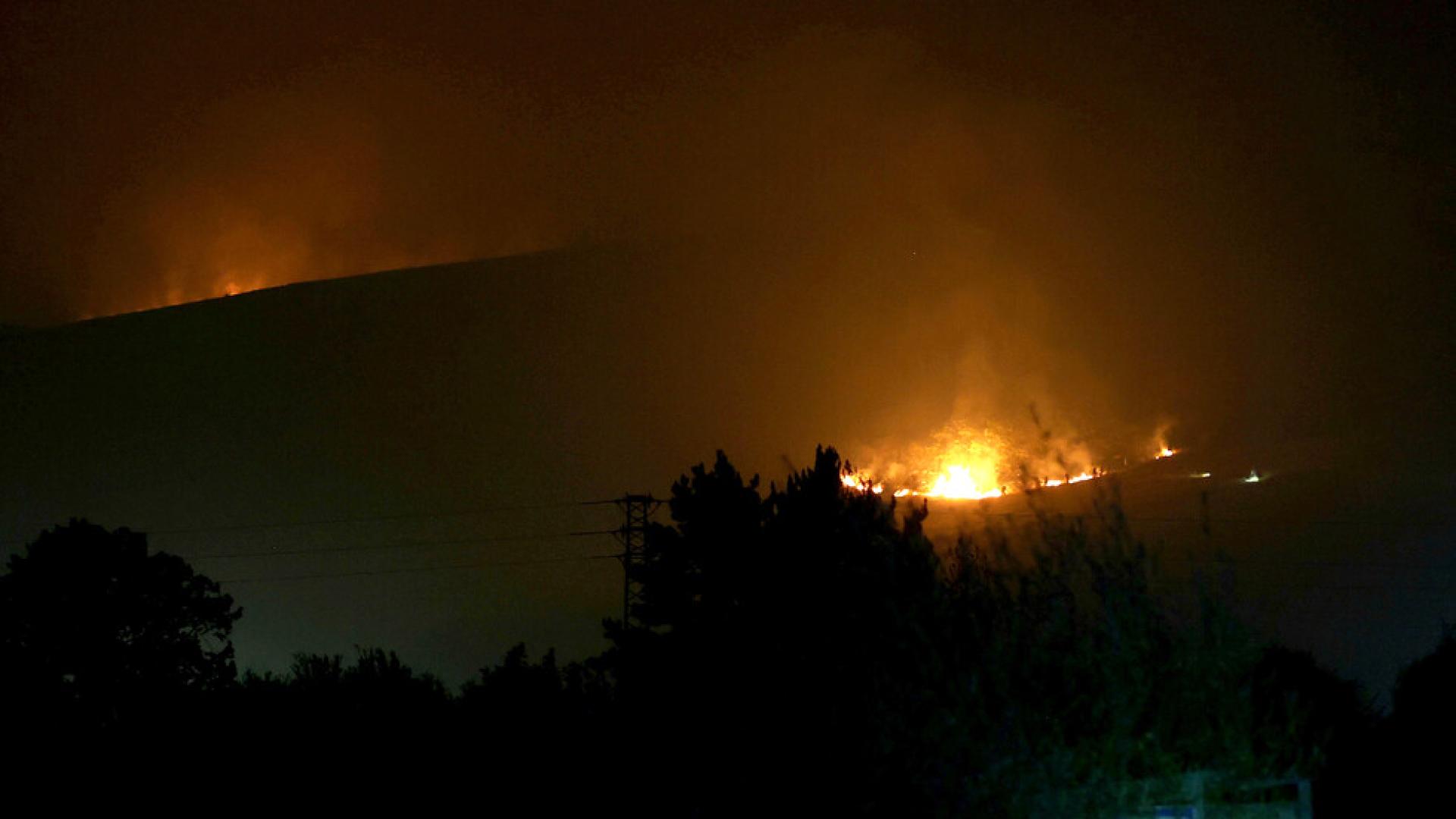 Битката с пожара който в понеделник пламна край няколко села