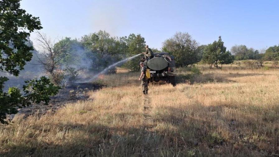 МО: Не е вярно, че дейности на военните са довели до пожара край учебен център „Сливница“