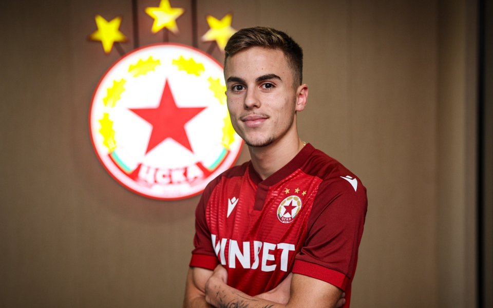 ЦСКА прати крило под наем в Албания