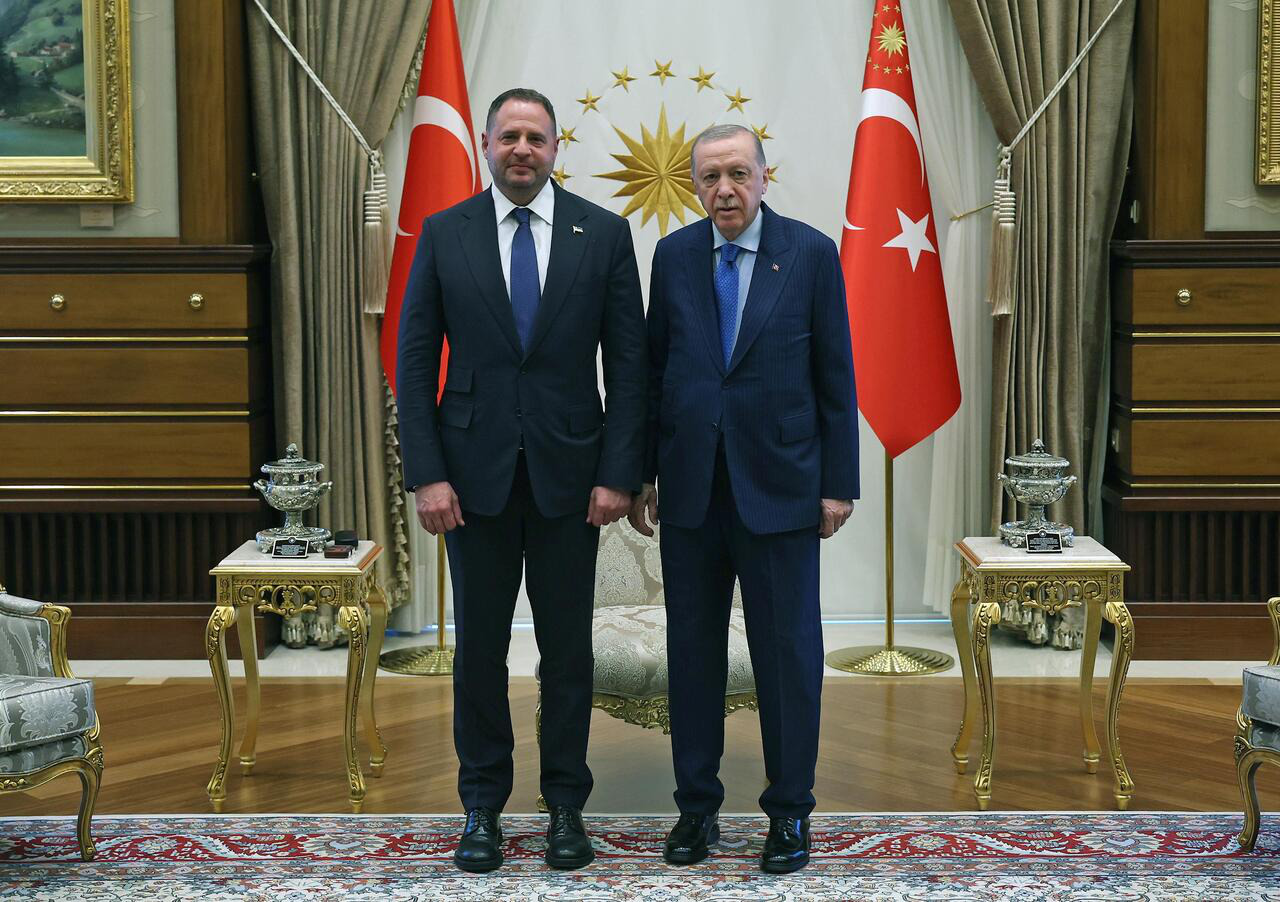 Представители на Украйна и Русия пристигнаха в двореца "Чираган".