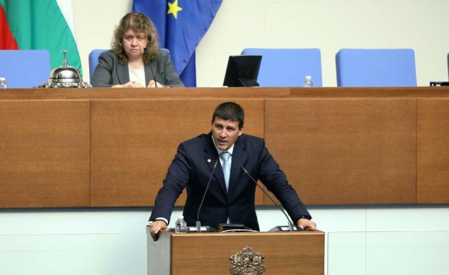 Отново напрежение в НС, Киселова отне думата на Ивелин Михайлов