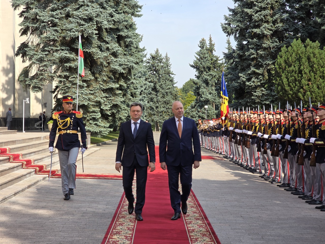<p>Премиерът Желязков на визита в Молдова.</p>