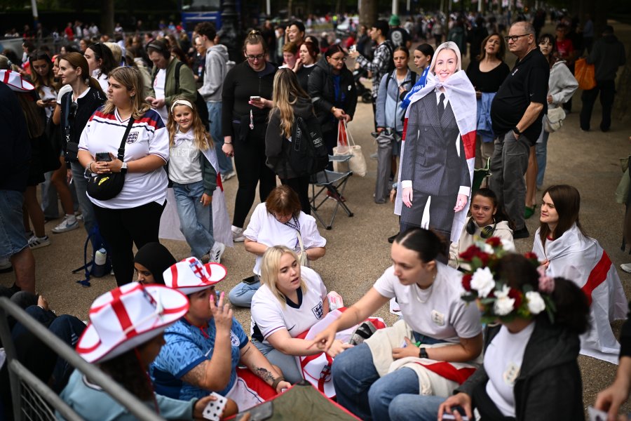 Посрещане на европейските шампионки по футбол от Англия1