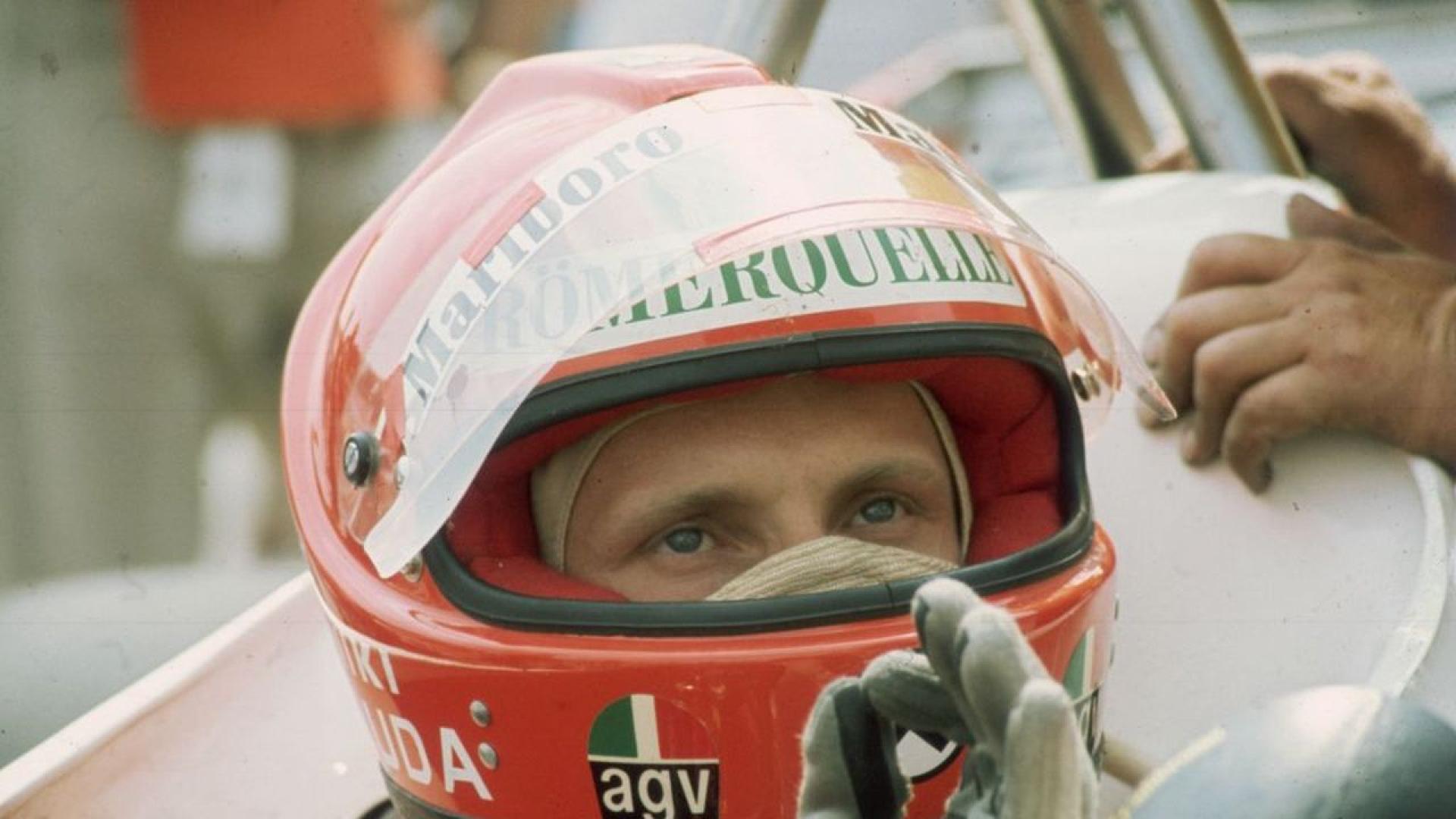 Шампионът от Формула 1 Ники Лауда преживява ужасяваща катастрофа по