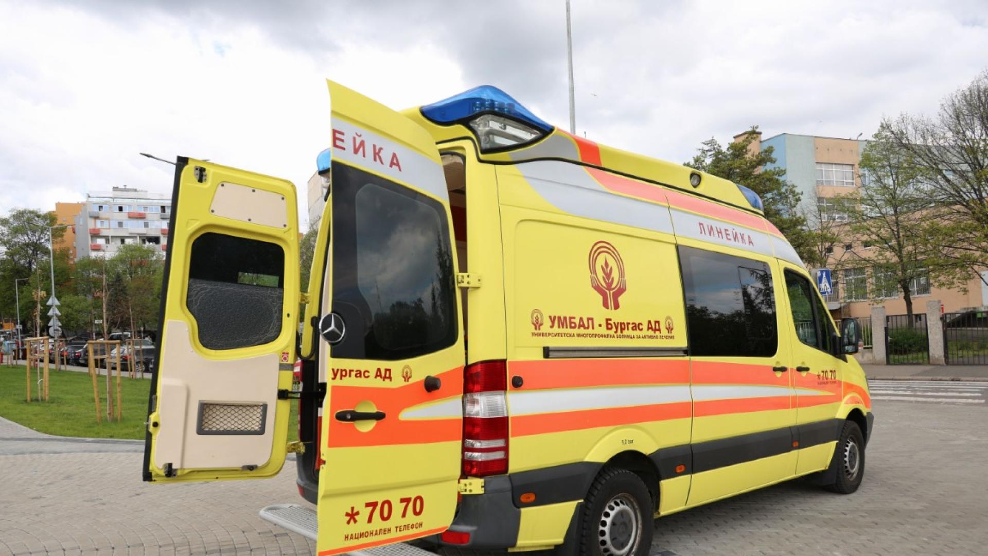 Шестнадесетгодишен младеж падна от тераса на хотел в Приморско съобщиха