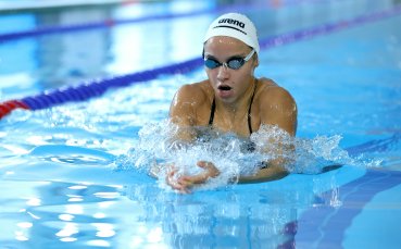 Рекорд класира Тея Николова за полуфиналите на  Световното първенство по плуване