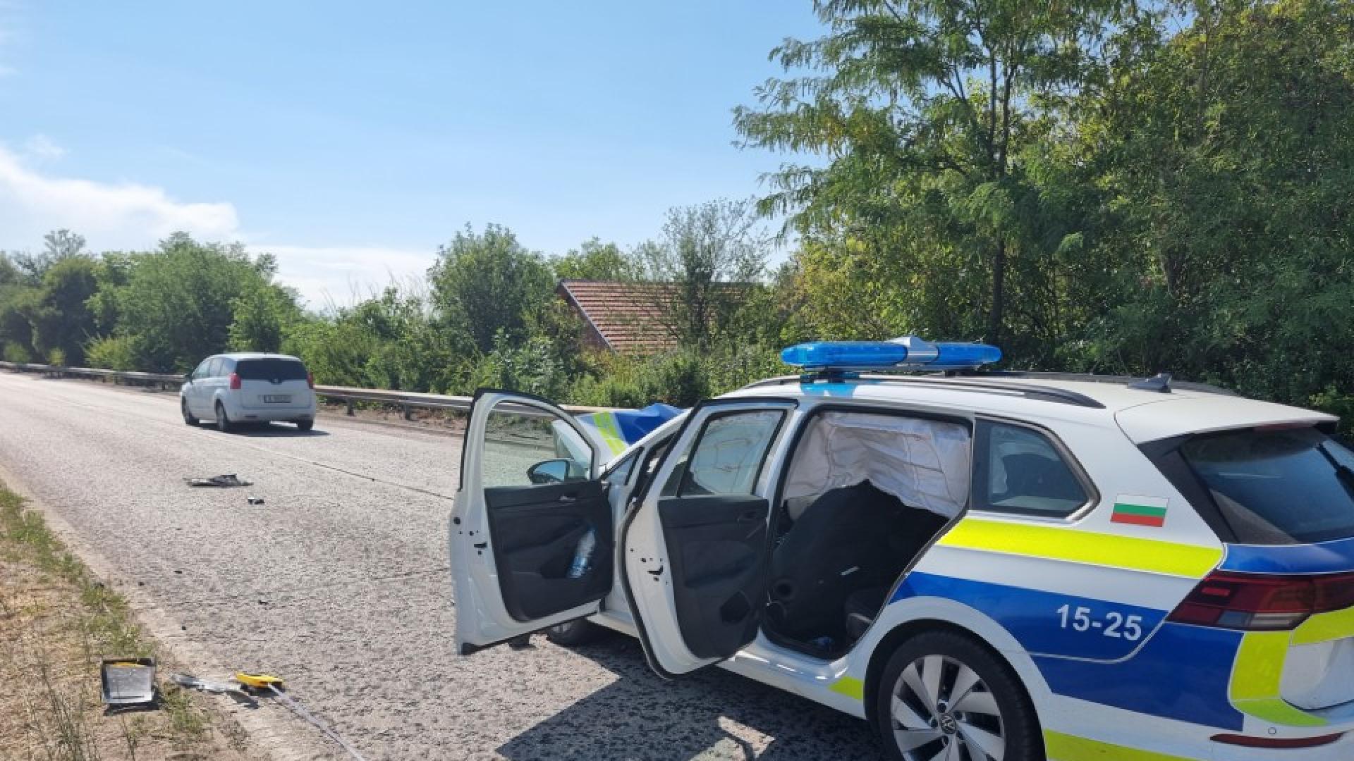 Катастрофа с полицейски автомобил е станала на първокласен път в