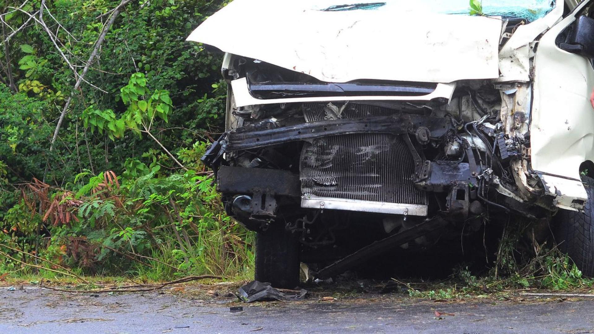Най малко двама души загинаха и поне 10 бяха ранени при