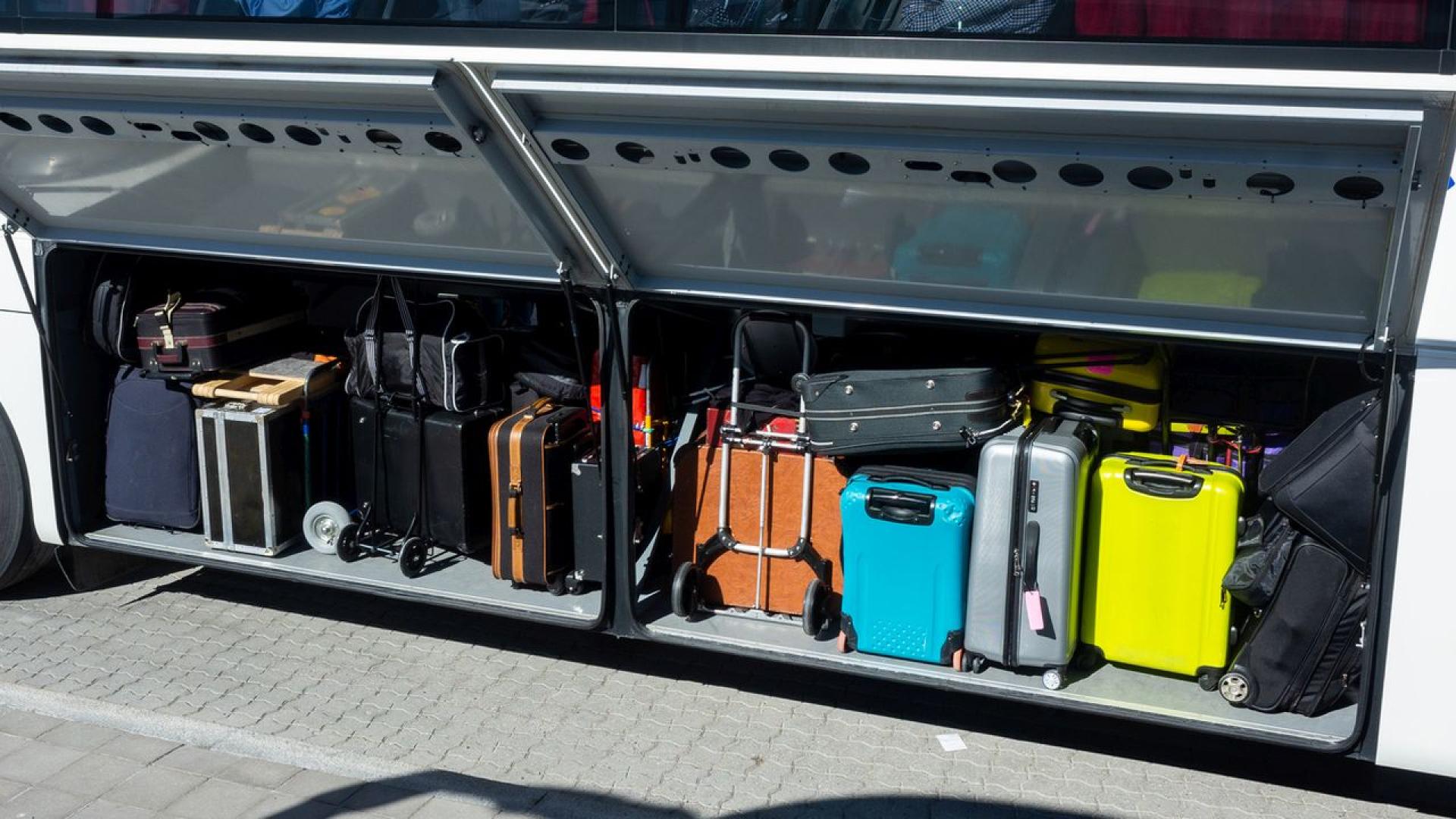 Двегодишно момиченце е намерено живо в куфар поставен в багажното