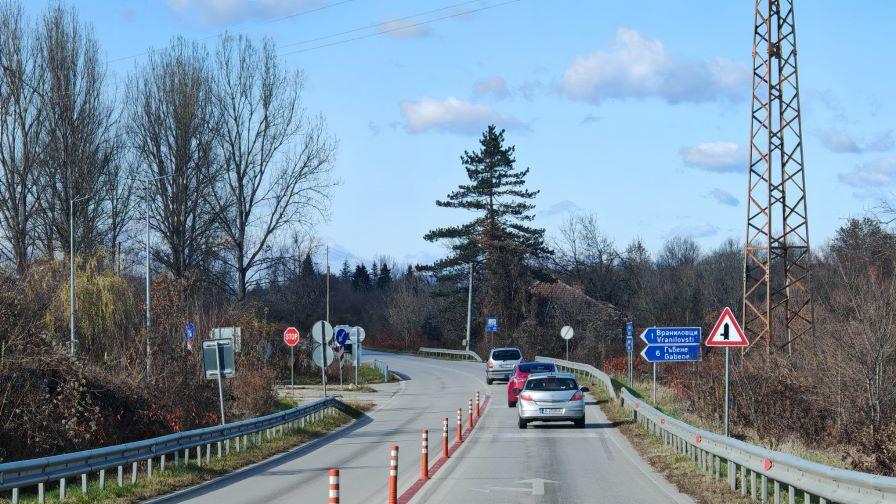 Катастрофа с три автомобила блокира пътя между Габрово и Севлиево