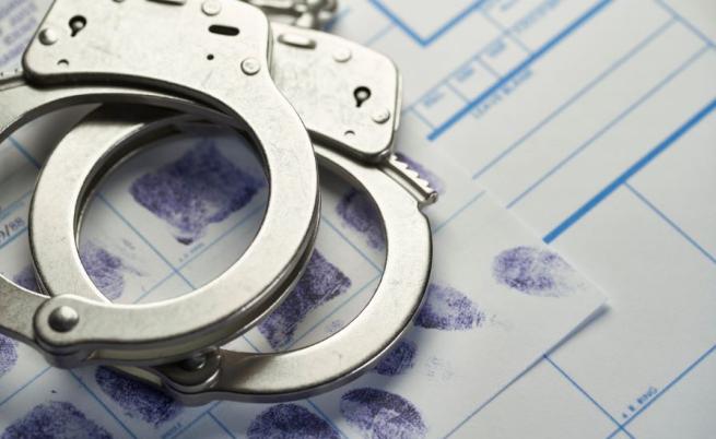 Обвиниха адвокатски сътрудник за имотни измами и принуда