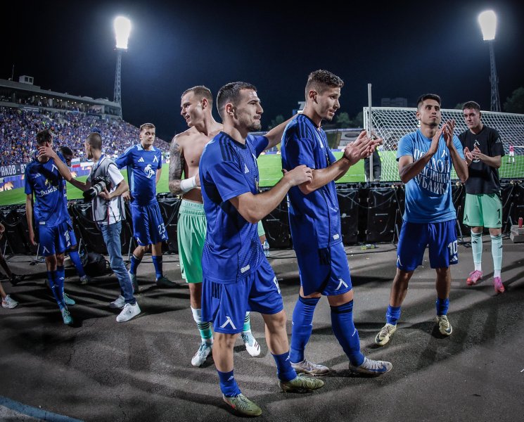 Радостта на играчи и фенове след победата на Левски над1