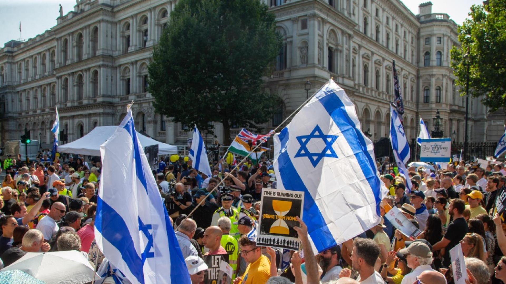 Няколкостотин души се събраха в Лондон за да поискат от