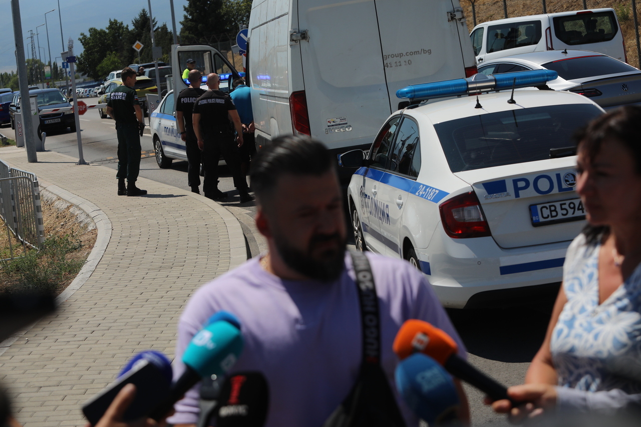 <p>Столичната полиция предотврати кражба на бус със стока. След кратко преследване, на място е задържан и мъжът, шофирал превозното средство, каза на брифинг Илия Кузманов, заместник-началник на Пето районно управление.</p>