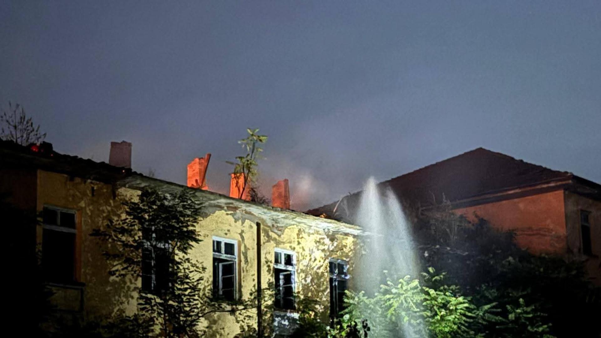 Потушен е пожар в района на старото военно училище в