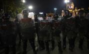 Жестоки сблъсъци в Сърбия, десетки ранени полицаи и демонстранти
