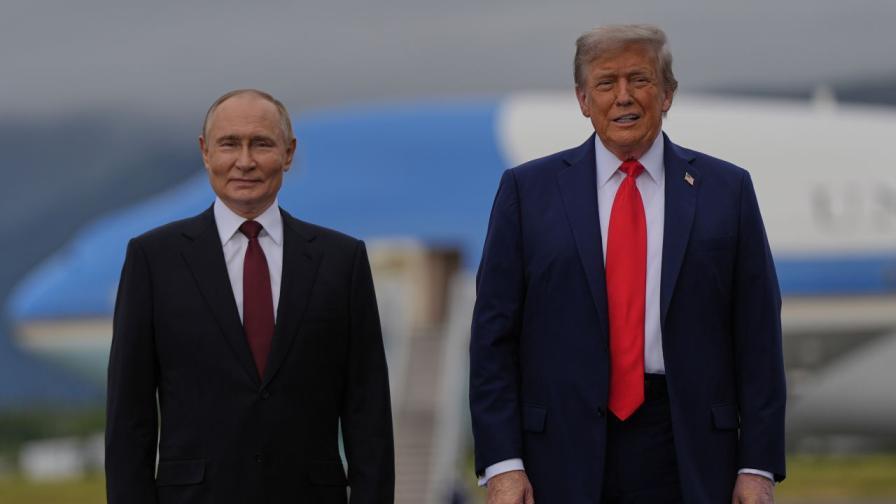 Владимир Путин и Доналд Тръмп на срещата в Аляска