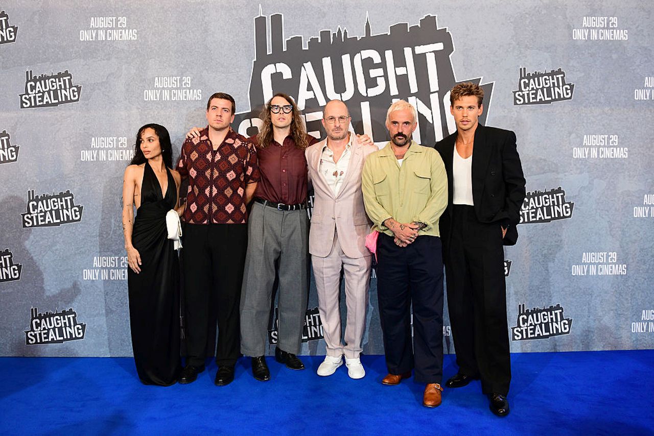 <p>Червеният килим на &lsquo;Caught Stealing&rsquo; събра Холивудския блясък в Лондон.</p>