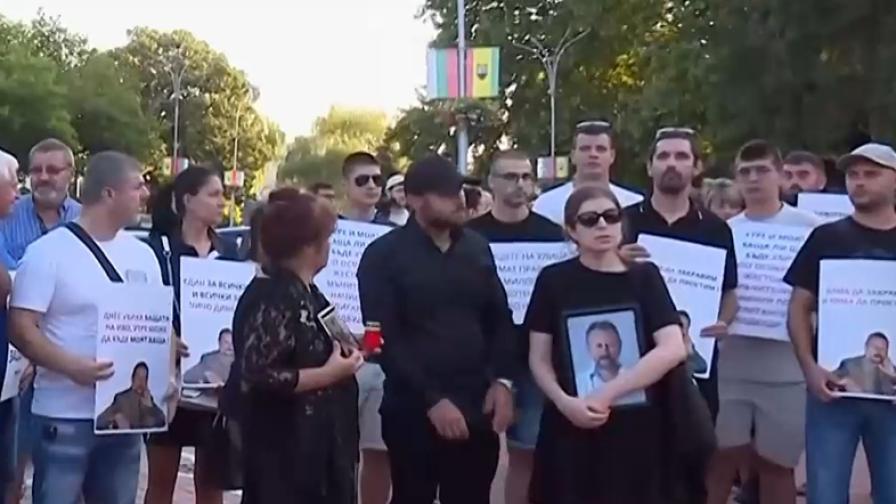 Протест заради смъртта на фотографа Динко Георгиев