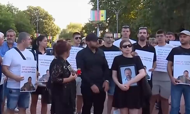 Протест заради смъртта на фотографа Динко Георгиев