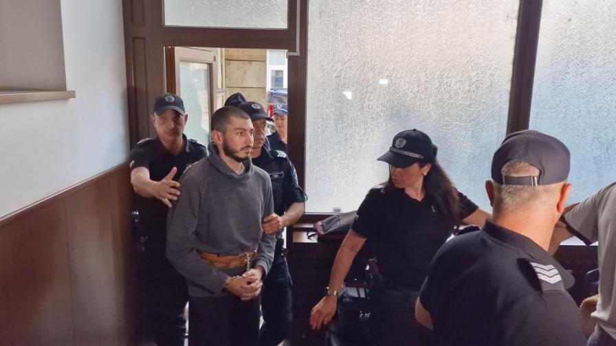 Вижте задържания за жестокото убийство в...