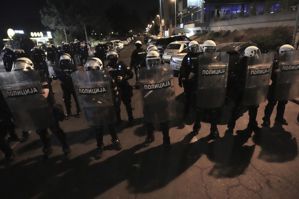 Протести и полиция в Сърбия