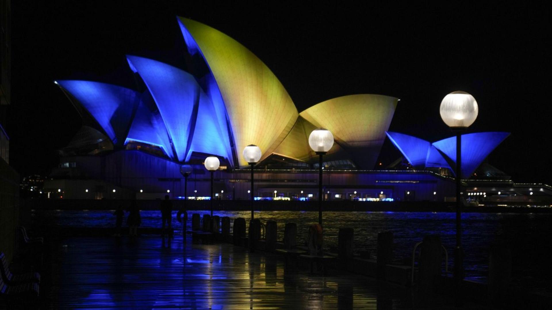 Австралия върна на Украйна два археологически артефакта които са били