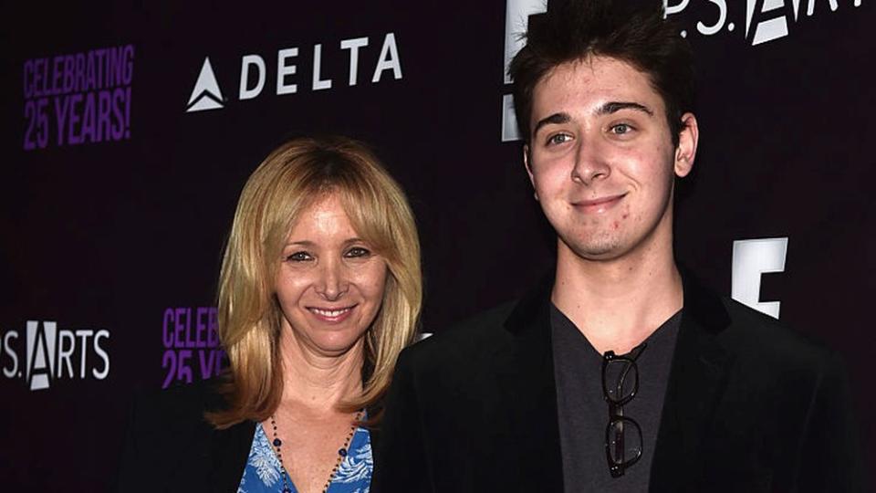 Синът на Лиса Кудроу, Джулиън Мъри Стърн, е роден на