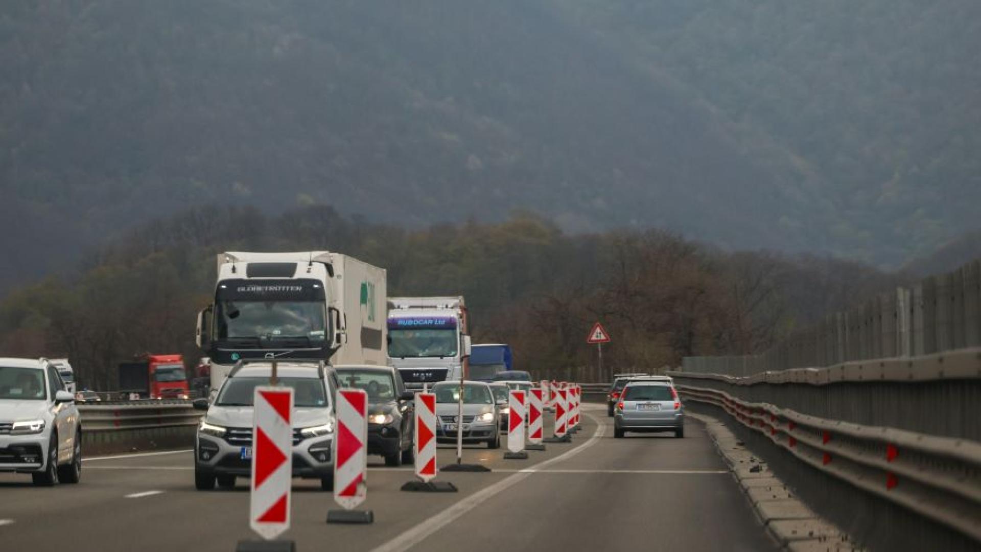 Министърът на регионалното развитие и благоустройството Иван Иванов и представители