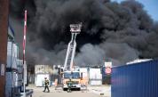 Голям пожар на пристанището в Хамбург, има пострадали