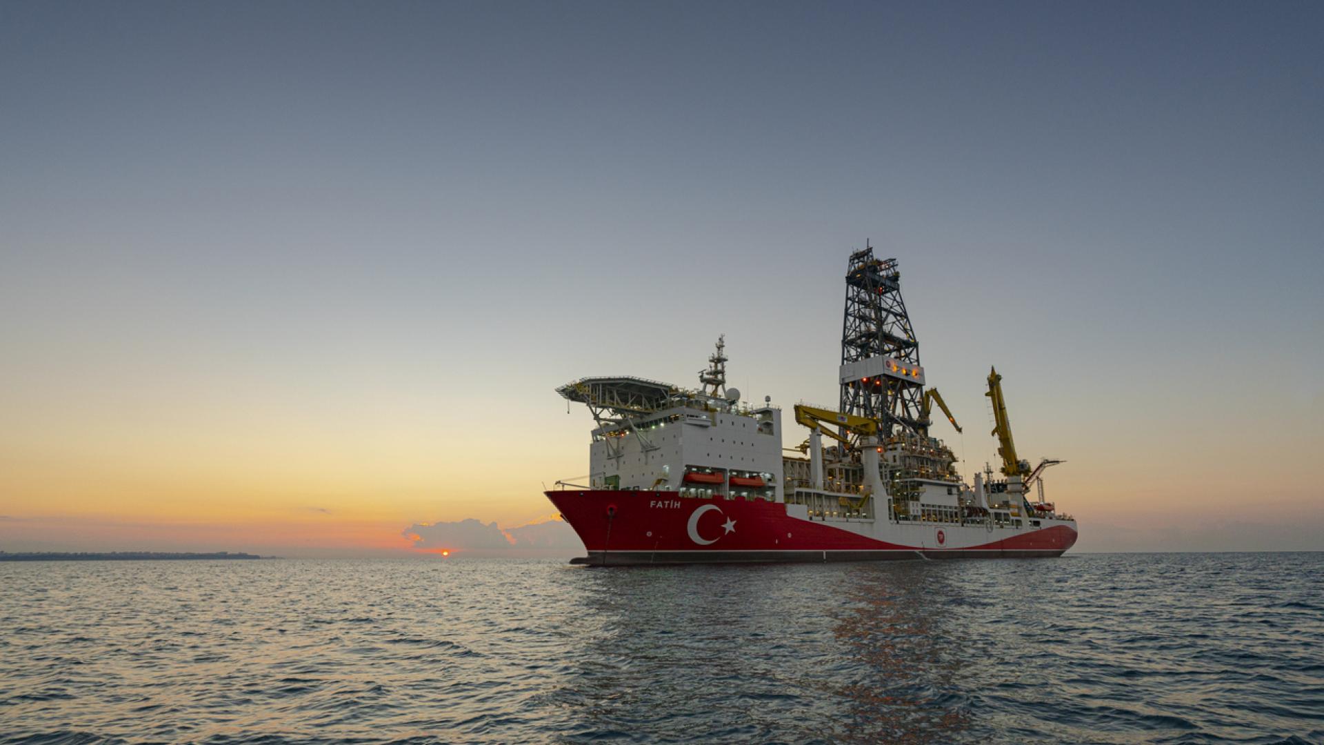 Нова плаваща платформа ще добива газ в териториалните води на