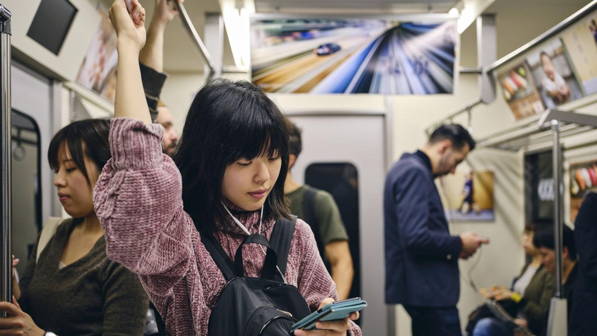 Град в Япония иска да ограничи използването на смартфони от